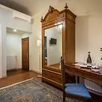 Dimora Bandinelli Bed & Breakfast 4*